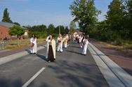De Sacramentsprocessie bracht Viversel op de been