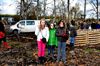 Kinderen planten kamperfoelie op Bovy