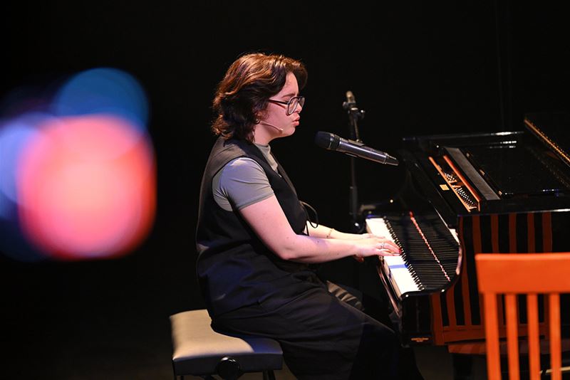 Rosalie Custers met 'Vaas'