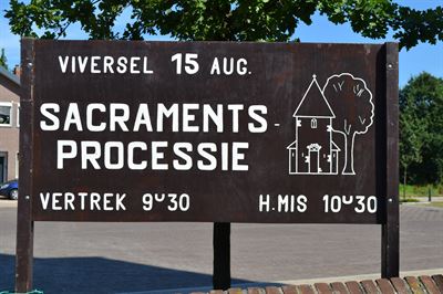 Sacramentsprocessie Viversel